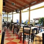 Amoudi Studios Apartments Hotel אמודי