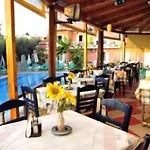 Amoudi Studios Apartments Hotel מלון דירות