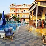Amoudi Studios Apartments Hotel 4*