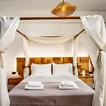 Amoudi Studios Apartments Hotel מלון דירות 4*