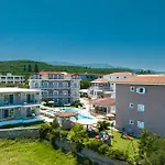 Amoudi Studios Apartments Hotel מלון דירות