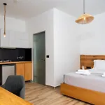 Amoudi Studios Apartments Hotel 4*