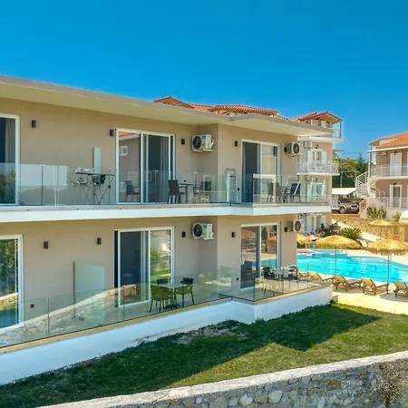 Amoudi Studios Apartments Hotel 4* אמודי