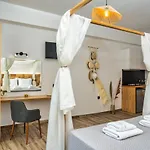 Amoudi Studios Apartments Hotel