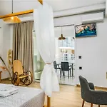 Amoudi Studios Apartments Hotel Ξενοδοχείο με διαμερίσματα 4*
