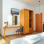 アパートホテル Amoudi Studios Apartments Hotel