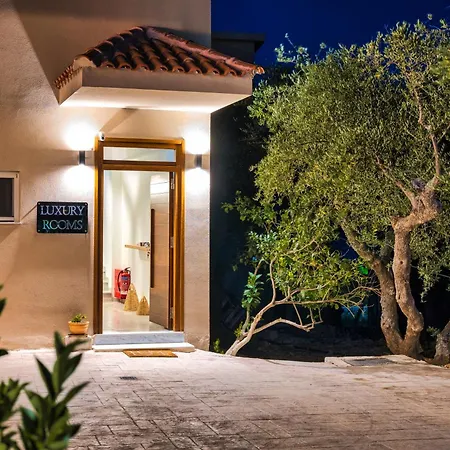 Amoudi Studios Apartments Hotel 3*