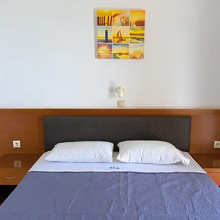 Amoudi Studios Apartments Hotel 3*