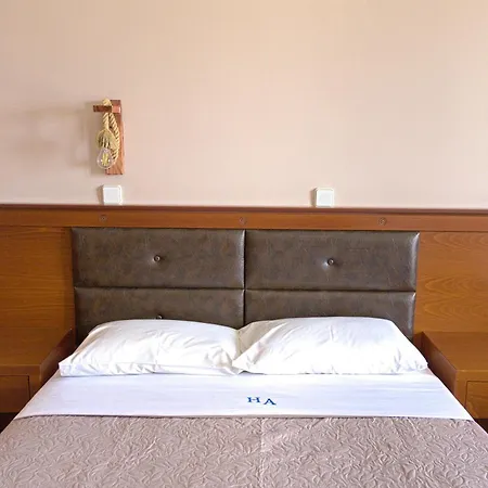 Amoudi Studios Apartments Hotel