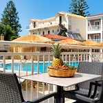 Amoudi Studios Apartments Hotel Lägenhetshotell