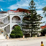 Lägenhetshotell Amoudi Studios Apartments Hotel
