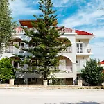 Amoudi Studios Apartments Hotel 4* Amoudi