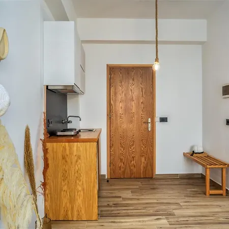 Апарт-отель Amoudi Studios Apartments Hotel 4*