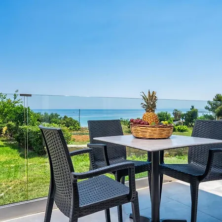 Amoudi Studios Apartments Hotel