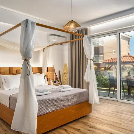 Апарт-отель Amoudi Studios Apartments Hotel 4*
