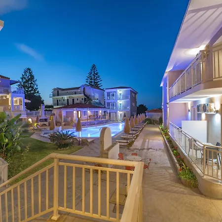 Апарт-отель Amoudi Studios Apartments Hotel