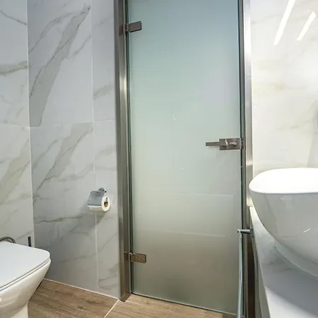 Апарт-отель Amoudi Studios Apartments Hotel