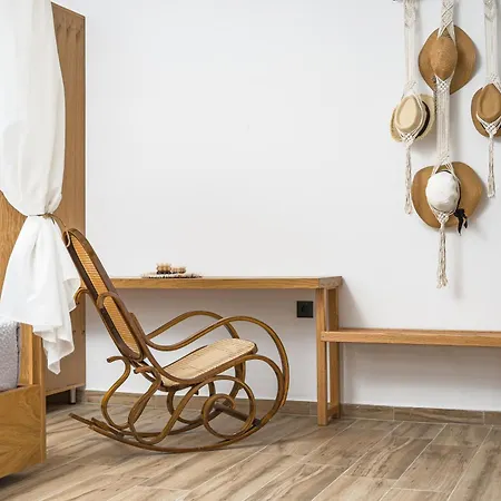 Amoudi Studios Apartments Hotel