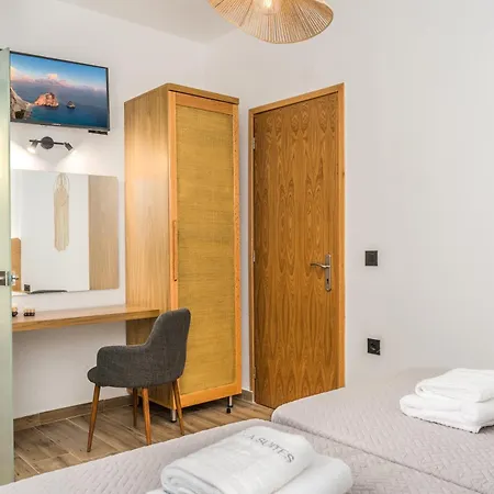 Amoudi Studios Apartments Hotel 4*