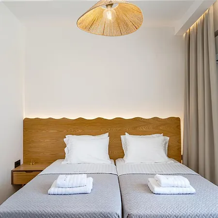 Amoudi Studios Apartments Hotel 4*