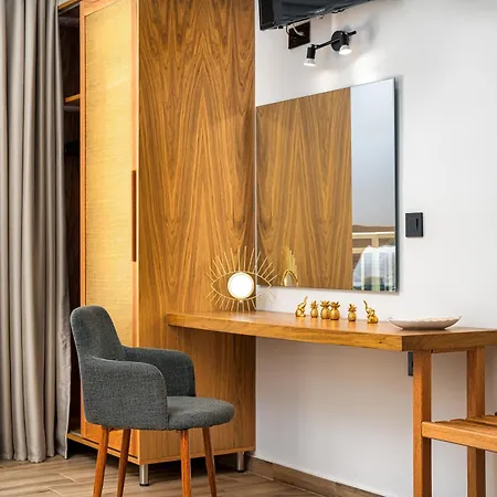 Amoudi Studios Apartments Hotel Апарт-отель 4*