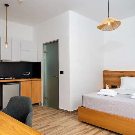 Amoudi Studios Apartments Hotel 4*