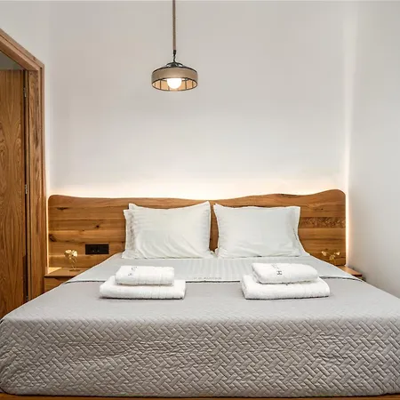 Amoudi Studios Apartments Hotel 4* Amoudi
