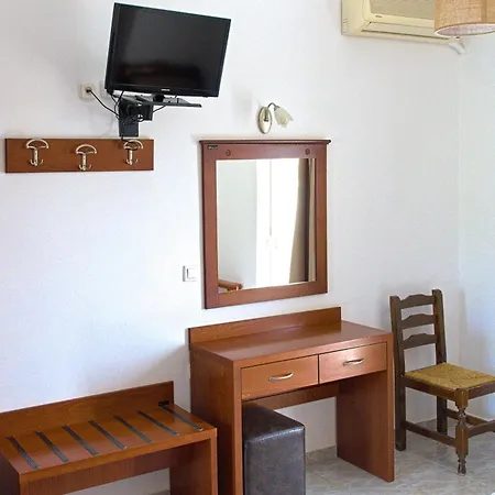 Amoudi Studios Apartments Hotel