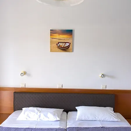 Amoudi Studios Apartments Hotel Lägenhetshotell 3*